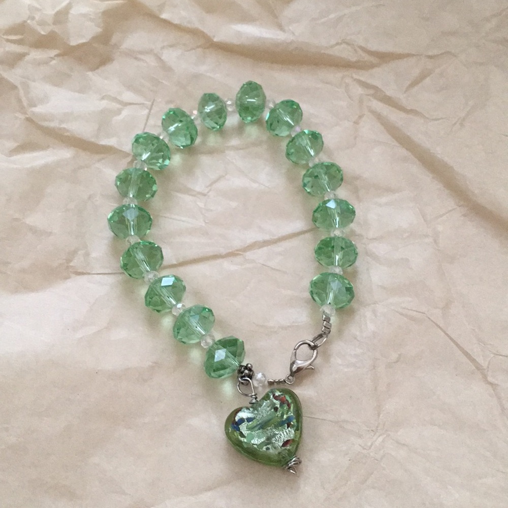 💥FREE SHIPPING on 2 or more items Statement Bracelet w/heart charm 💚